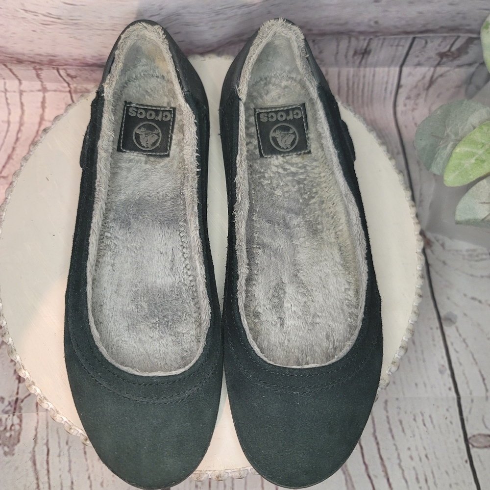 Crocs Mammoth Winter Ballet Flats in black suede. - Picture 2 of 11